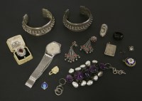 Lot 174 - A collection of costume jewellery