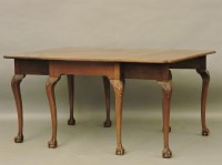 Lot 762 - A mahogany drop leaf table