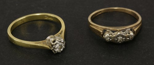 Lot 105 - An 18ct gold single stone diamond ring