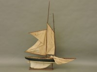 Lot 545 - An early 20th century pond yacht