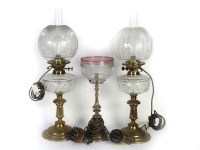 Lot 352 - A pair of brass oil lamps