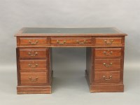 Lot 729A - An Edwardian mahogany pedestal desk