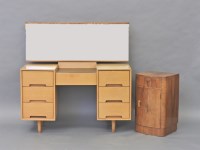 Lot 487 - An oak Art Deco style dressing table