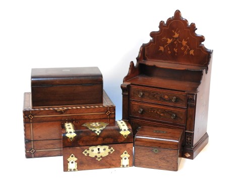 Lot 345 - An early 20th century table top chest of three drawers