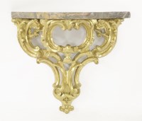 Lot 582 - A giltwood and gesso scrolling acanthus leaf wall bracket