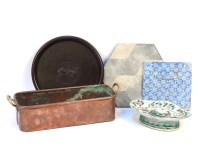 Lot 188 - A quantity of miscellaneous ceramics and collectables to include a Chinese porcelain dish