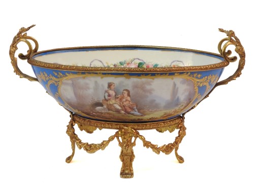 Lot 448 - A late 19th century Viennese style porcelain bowl