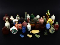 Lot 81 - A collection of Chinese snuff bottles