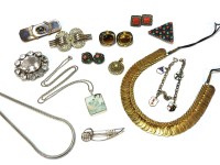 Lot 55 - A collection of jewellery