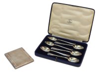 Lot 162 - A cased set of hallmarked silver teaspoons
