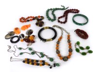 Lot 1157 - A collection of costume jewellery