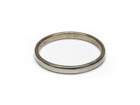 Lot 1172 - A platinum wedding ring