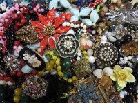 Lot 1254 - A collection of costume jewellery