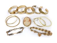 Lot 1191 - A collection of jewellery to include a 9ct gold shell cameo brooch