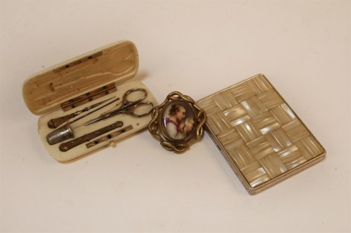 Lot 1036 - An early 20th century ivory cased sewing set