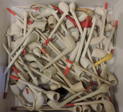Lot 1085 - A collection of clay pipes