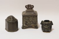 Lot 1106 - A small 18th century pewter lidded box