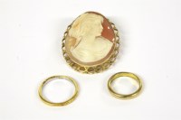Lot 1008 - A 22ct gold wedding ring