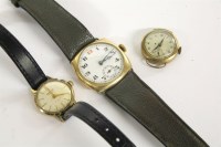 Lot 1033 - A ladies 9ct gold Renown mechanical strap watch