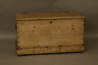 Lot 2091 - A Victorian pine blanket chest