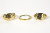 Lot 1009 - An 18ct gold signet ring