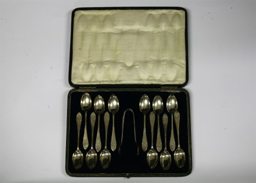 Lot 1058 - A cased set of twelve silver teaspoons and tongs