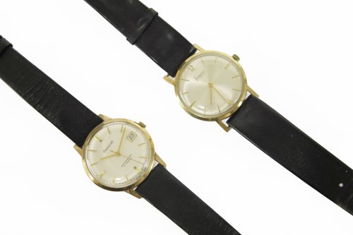 Lot 59 - A gentleman's gold Accurist mechanical strap watch