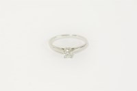 Lot 3 - An 18ct white gold single stone diamond ring