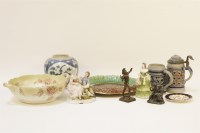 Lot 319 - A collection of collectables