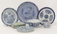 Lot 350 - A collection of blue and white