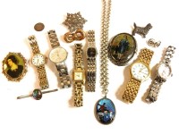 Lot 97 - A collection of jewellery