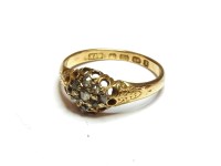 Lot 34 - An 18ct gold diamond cluster ring