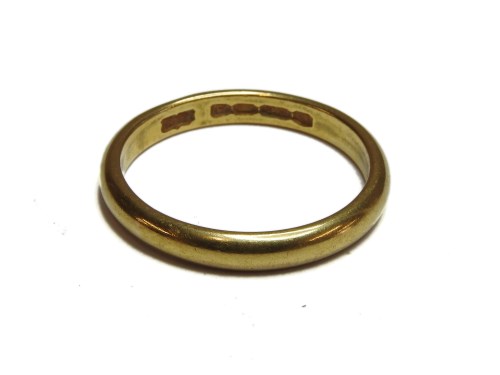 Lot 57 - A 22ct gold wedding ring