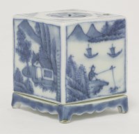 Lot 98 - A blue and white box and cover