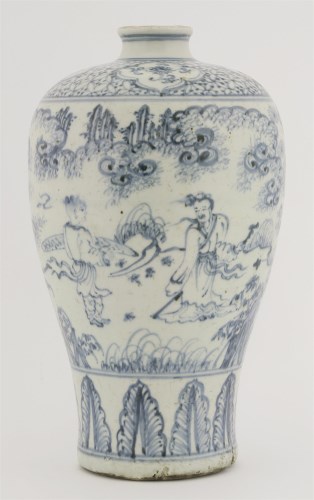 Lot 18 - A blue and white meiping vase