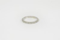 Lot 6 - A wedding ring with engraved decoration
