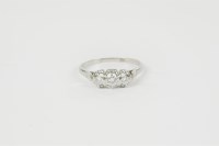 Lot 33 - A gold three stone diamond ring