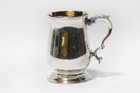 Lot 126 - A George III silver mug 1782