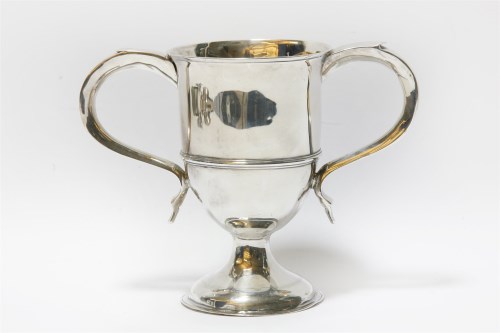 Lot 135 - A silver loving cup by Hester Bateman