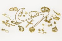 Lot 11 - A collection of gold items