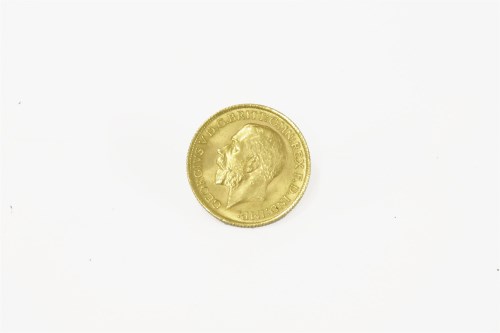 Lot 22 - A sovereign dated 1915