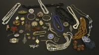 Lot 1559 - A collection of jewellery