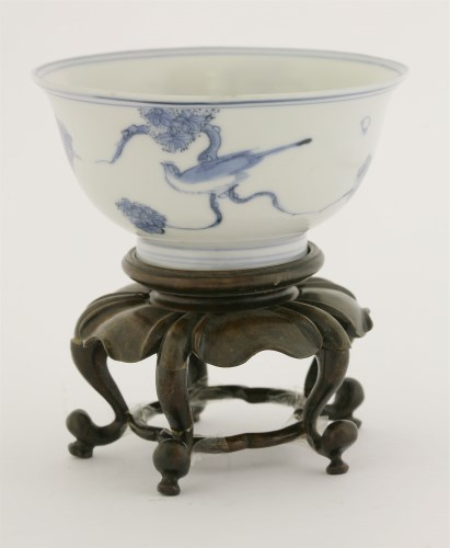 Lot 20 - A small blue and white bowl