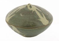 Lot 463 - A small pot and cover