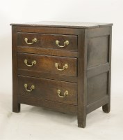 Lot 526 - An oak chest