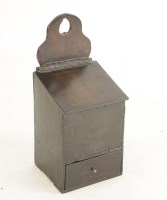 Lot 527 - An oak candle box