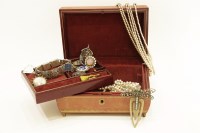 Lot 45 - A box of jewellery items