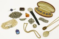 Lot 57 - A quantity of costume jewellery