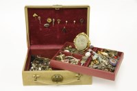 Lot 62 - A jewellery box containing a collection of jewellery