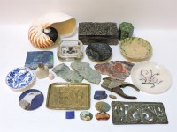 Lot 333 - A collection of lapis and other stones